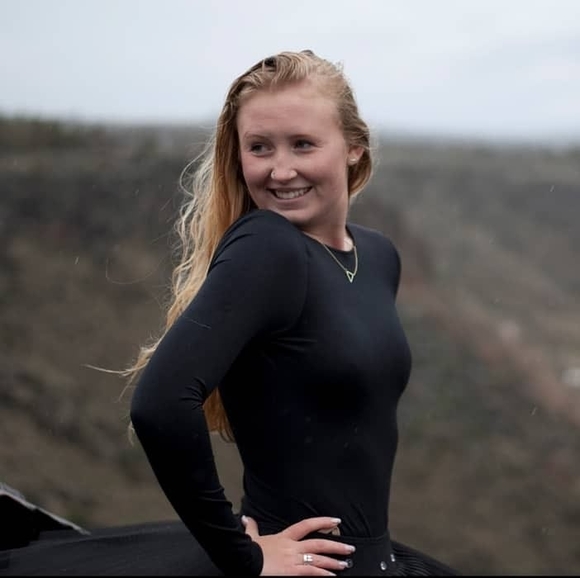 Meet your Posher, Mae - Picture 1 of 1